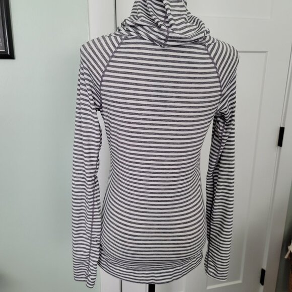 Gap Fit Breathe XS Grey & White Stripe Funnel Neck Hoodie XS with Thumbholes - Picture 3 of 13